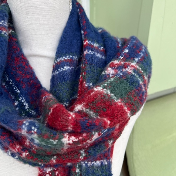 Leaf In Creek Plaid Pattern Oblong Fringe Scarf - Picture 4 of 4